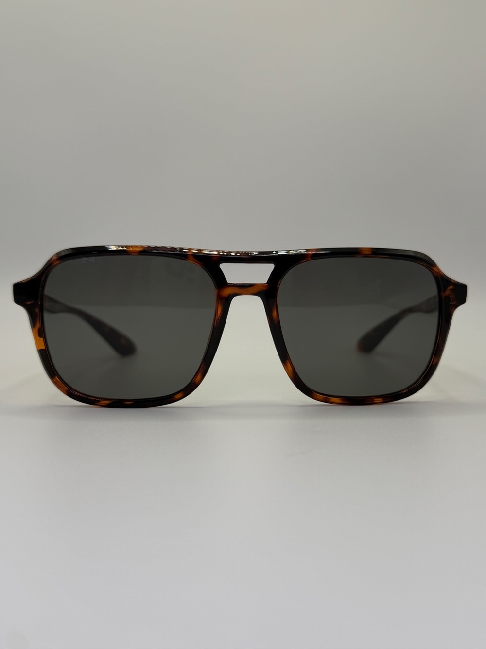 Uniqlo Double Bridge Tortoiseshell Frame Sunglasses with Dark Gray Lenses - Picture 3 of 9